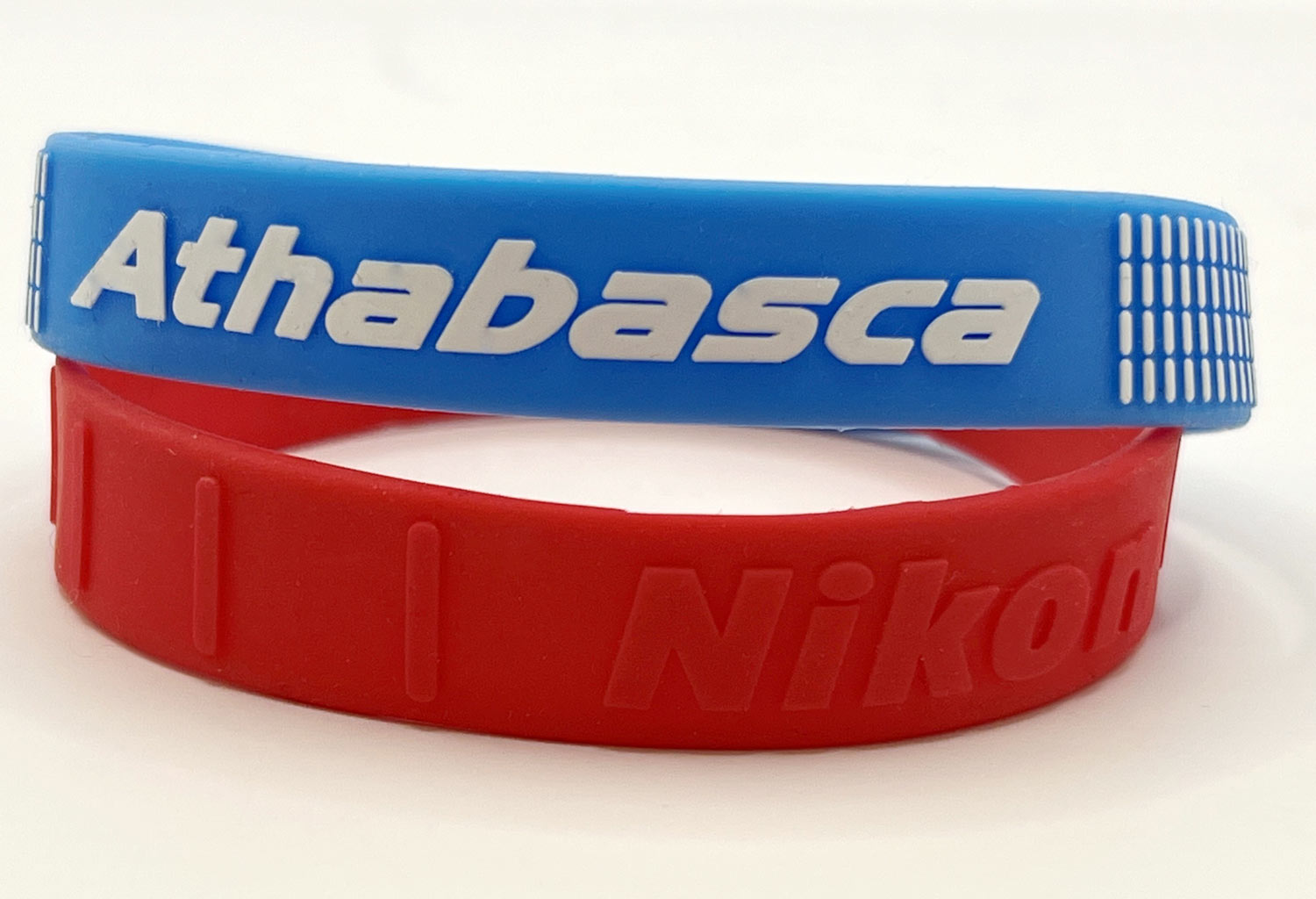 silikon-gepraegt-hoch Geprägte und farbgefüllte Silikonarmbänder